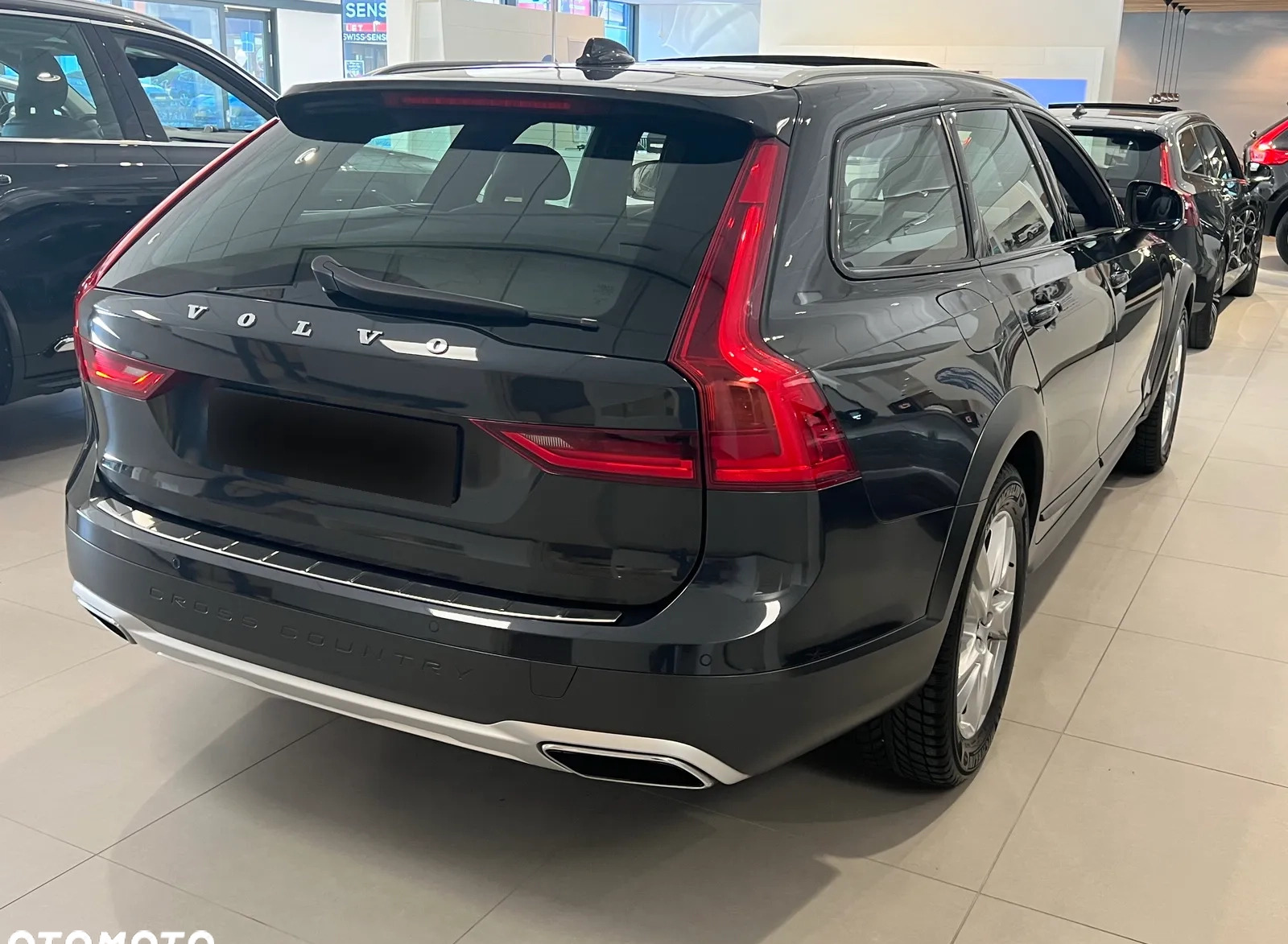Volvo V90 Cross Country cena 135900 przebieg: 161900, rok produkcji 2017 z Zawidów małe 277
